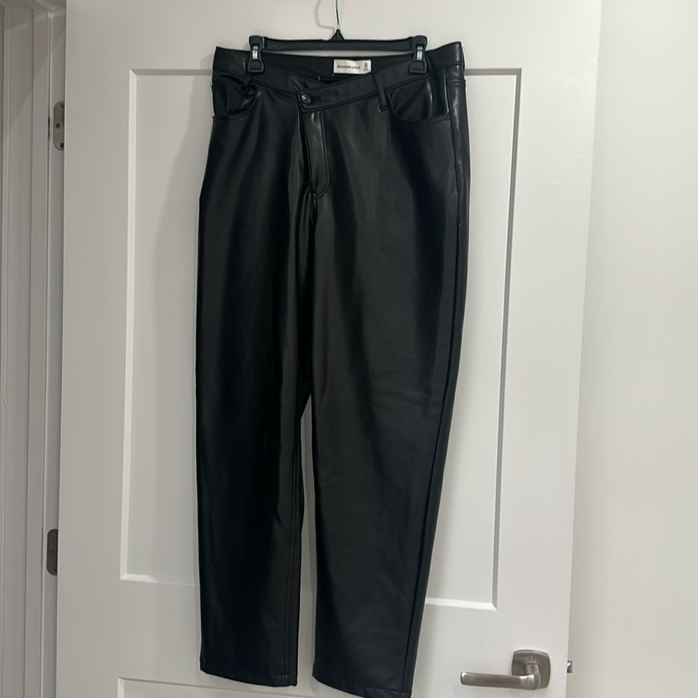 Abercrombie Fitch Faux Leather High Rise Straight Leg Pants Black Size 31